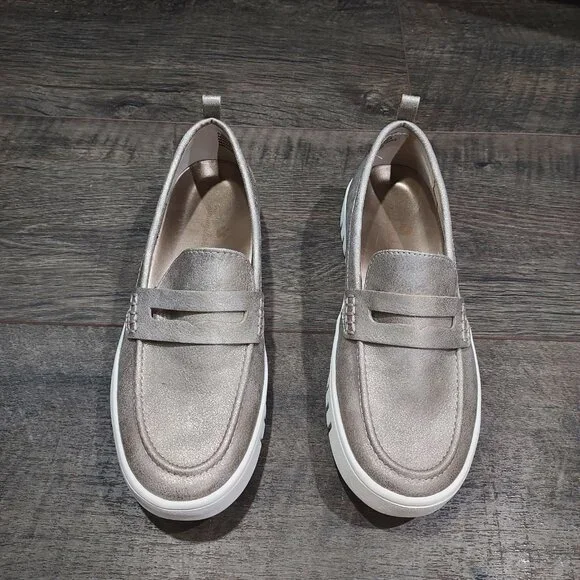 Tommy Bahama Gold Slip On Loafers Size 6.5 Preppy - Picture 2 of 9